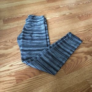 OLD NAVY- Grey stripped active wear leggings